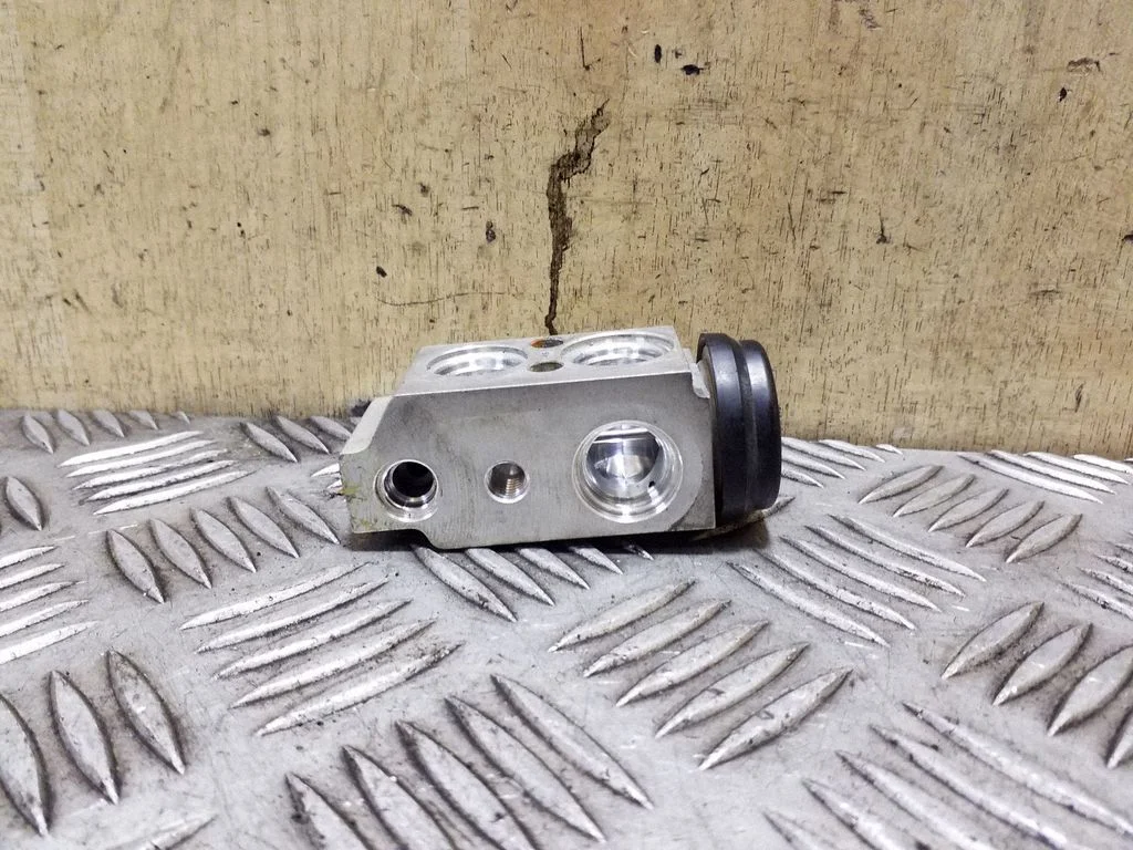 Air conditioning (A/C) expansion valve T416230571
