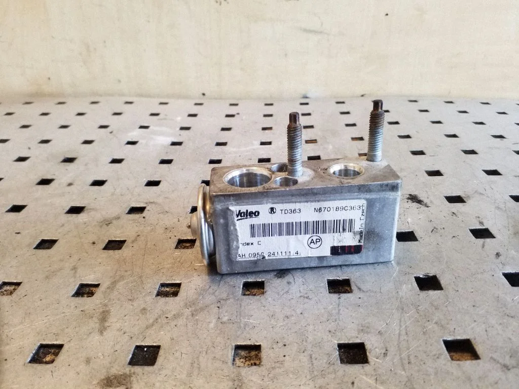 Air conditioning (A/C) expansion valve N670189C363