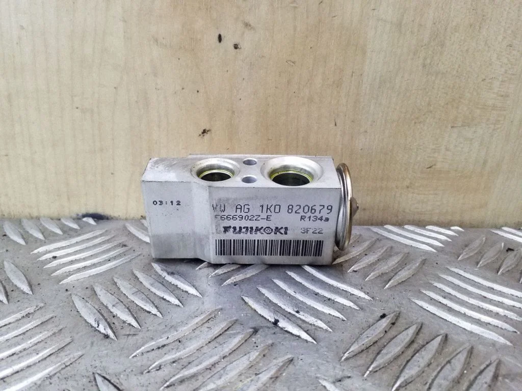 Air conditioning (A/C) expansion valve 1K1820103