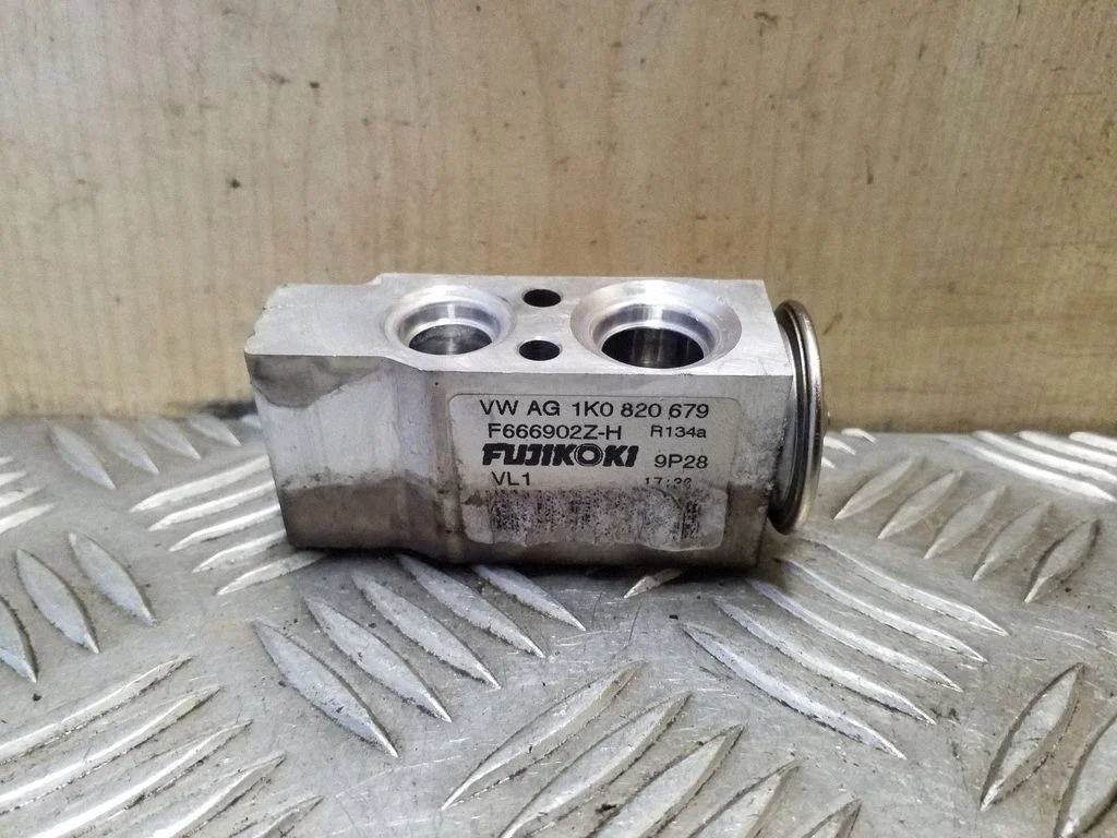 Air conditioning (A/C) expansion valve 1K0820679