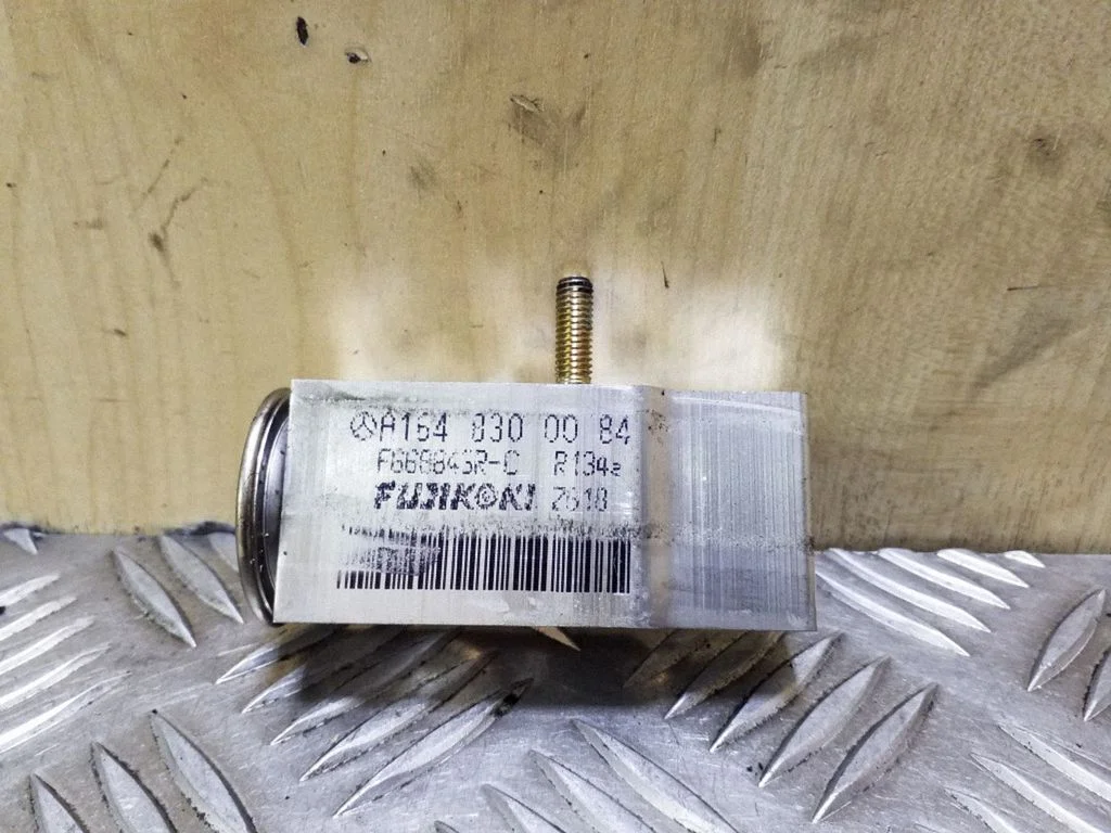 Air conditioning (A/C) expansion valve – Mercedes-Benz ML-Class W164 (2005-2011)