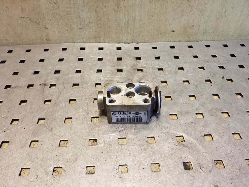Air conditioning (A/C) expansion valve 6411698148401