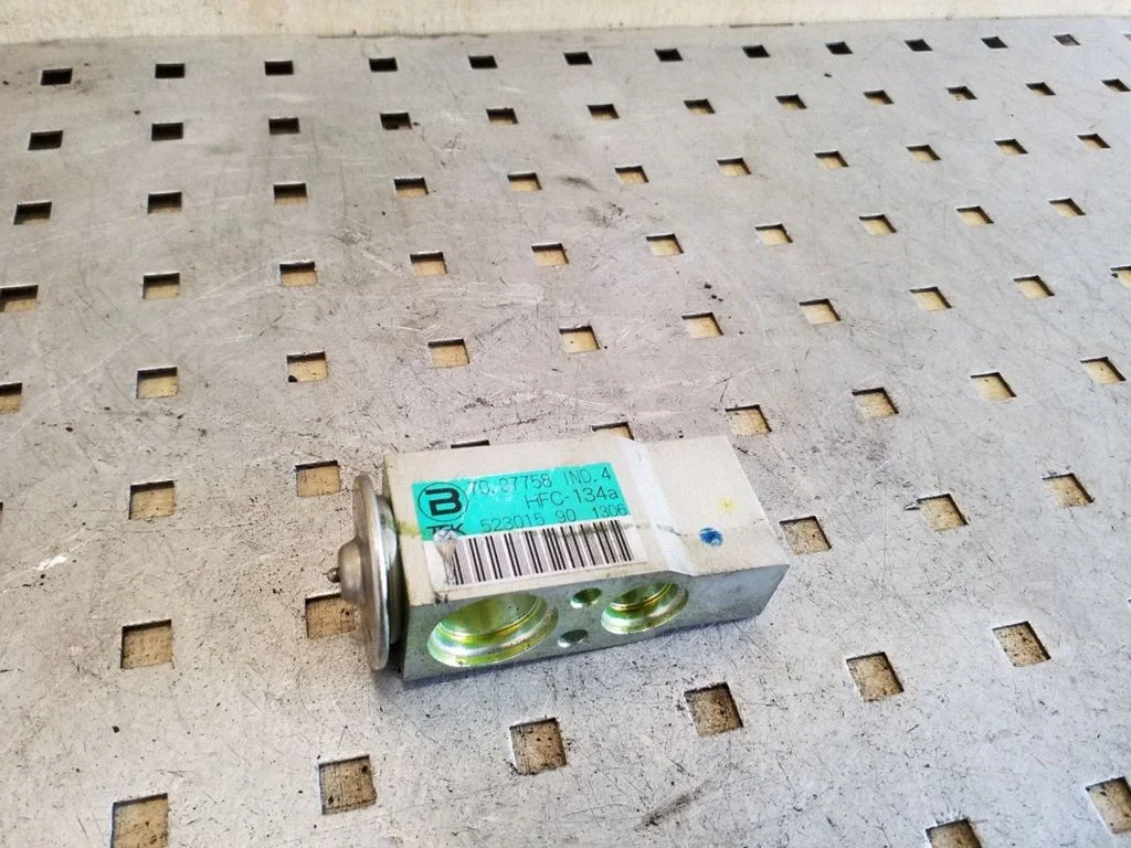 Air conditioning (A/C) expansion valve 52301590