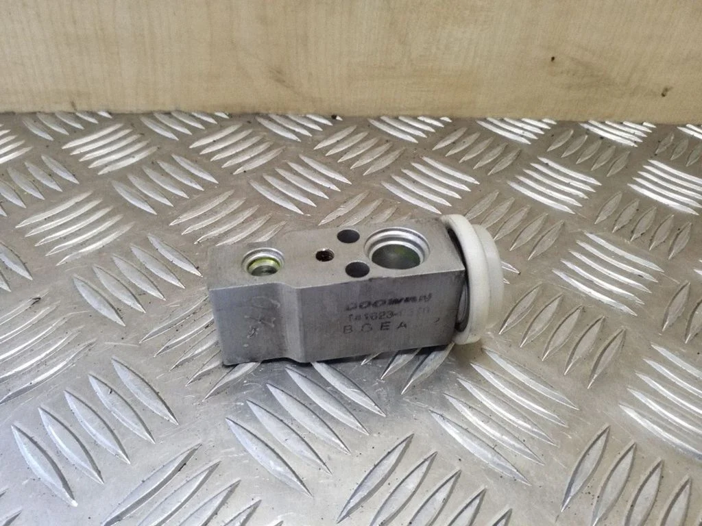 Air conditioning (A/C) expansion valve T416230350