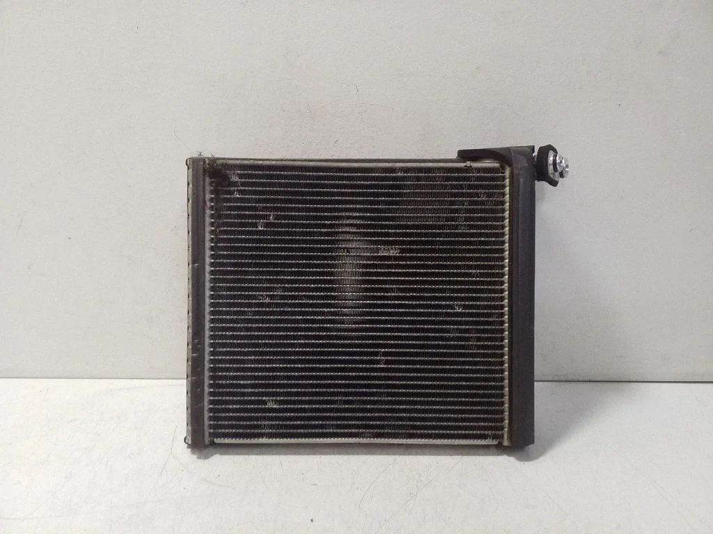 Kliimaseadme radiaator (salongis) 06N282745B