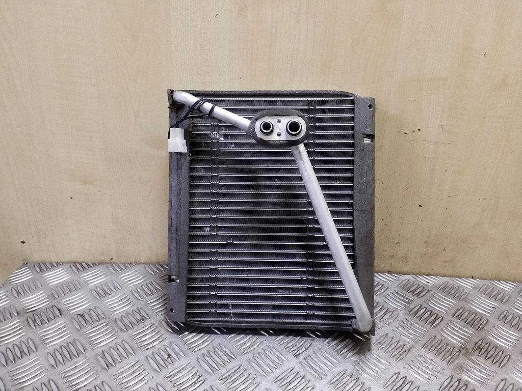 Kliimaseadme radiaator (salongis) – Mitsubishi Outlander (2001-2007)