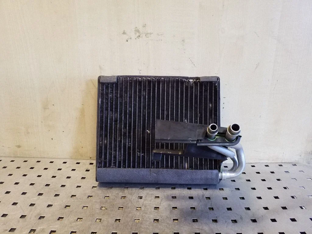 Kliimaseadme radiaator (salongis) 6130052011