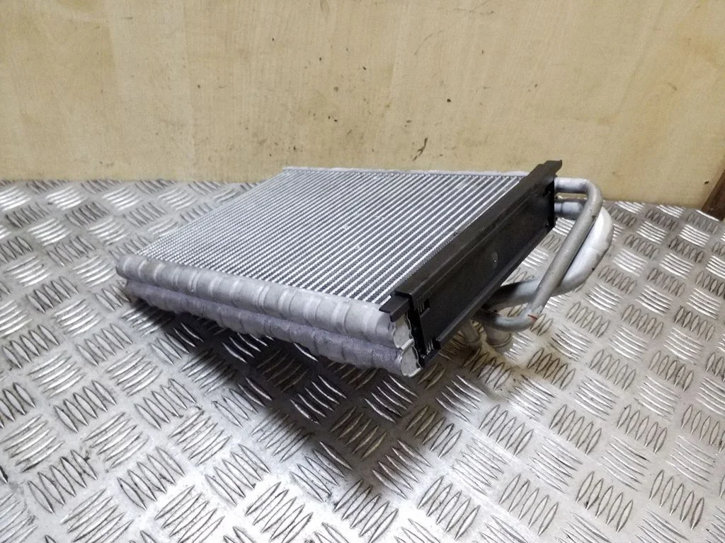Kliimaseadme radiaator (salongis) H1405009