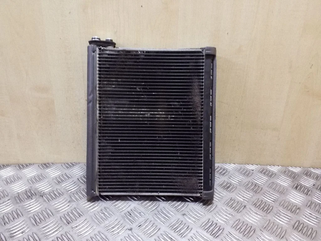 Kliimaseadme radiaator (salongis)
