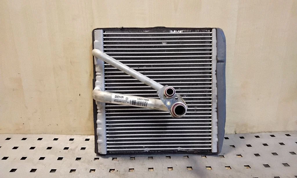 Kliimaseadme radiaator (salongis) U6217002