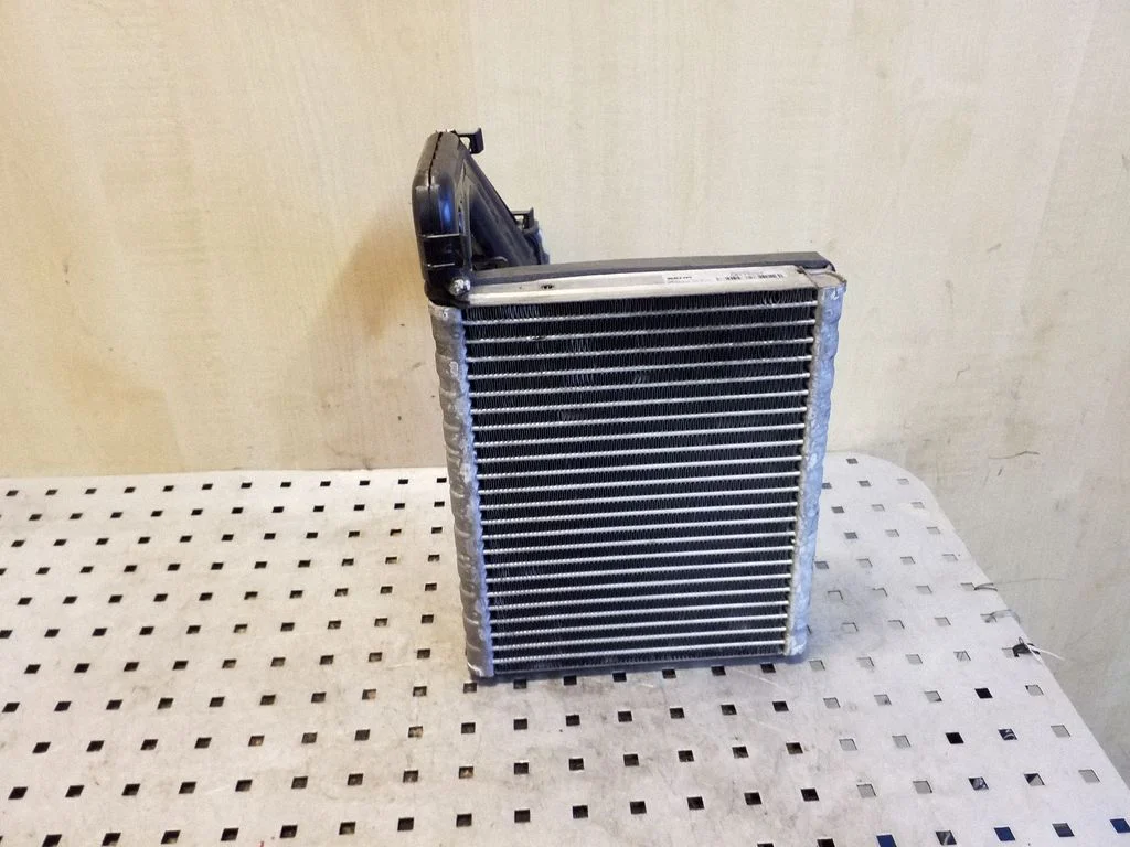 Kliimaseadme radiaator (salongis) L5174004