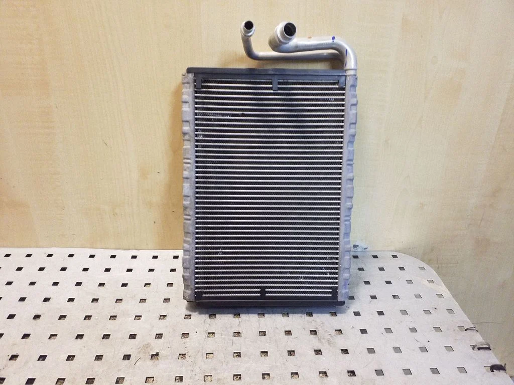 Kliimaseadme radiaator (salongis) – Mercedes-Benz E-klass W212 (2009-2016)