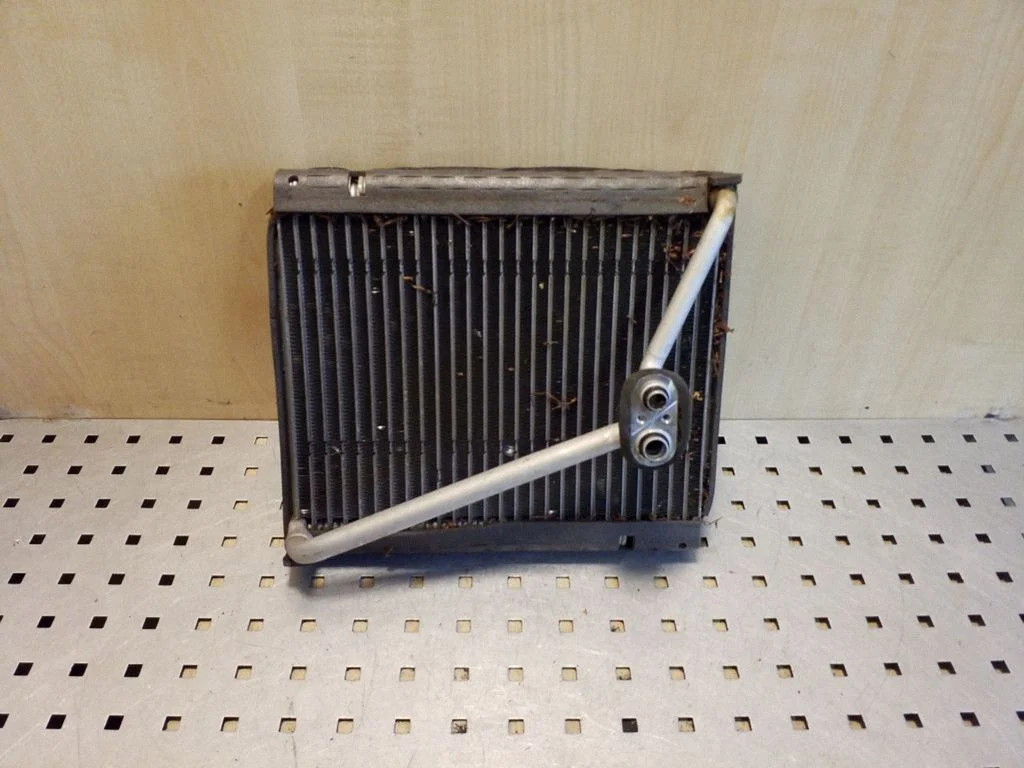 Kliimaseadme radiaator (salongis) – Mitsubishi Outlander (2001-2007)