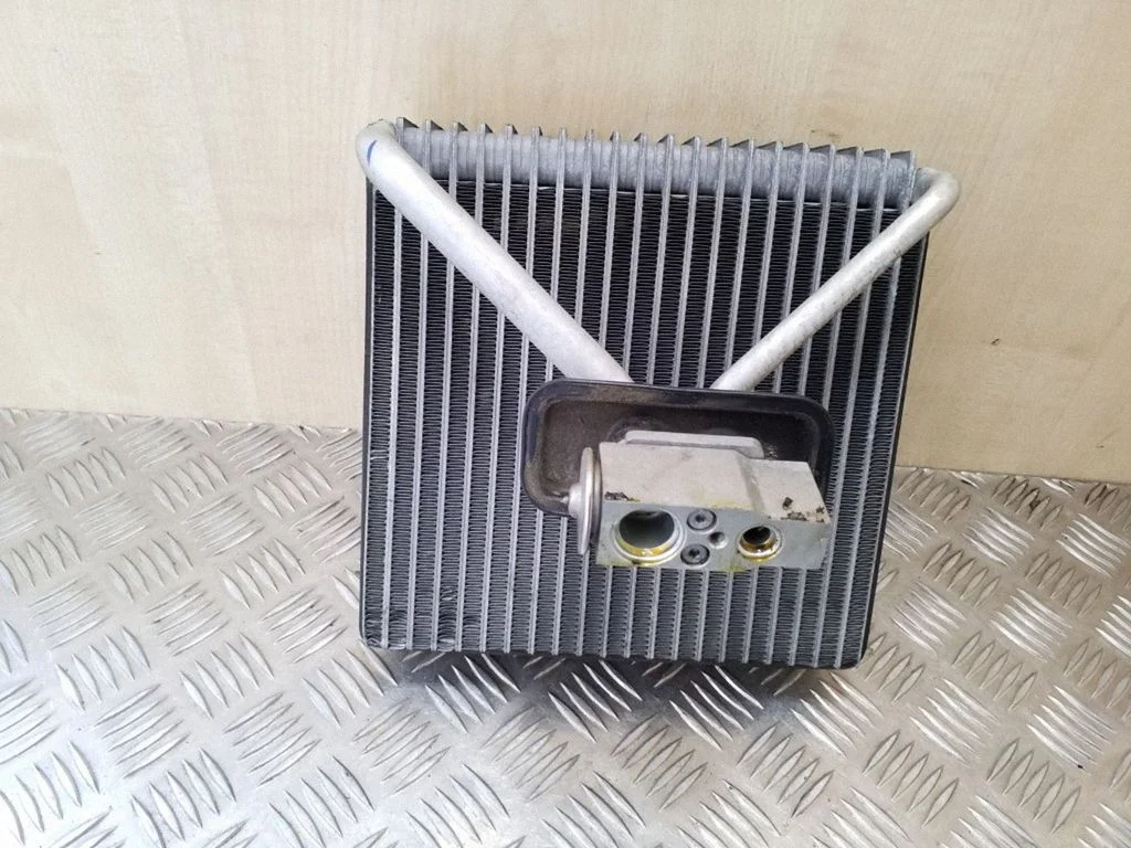 Kliimaseadme radiaator (salongis) L8739001