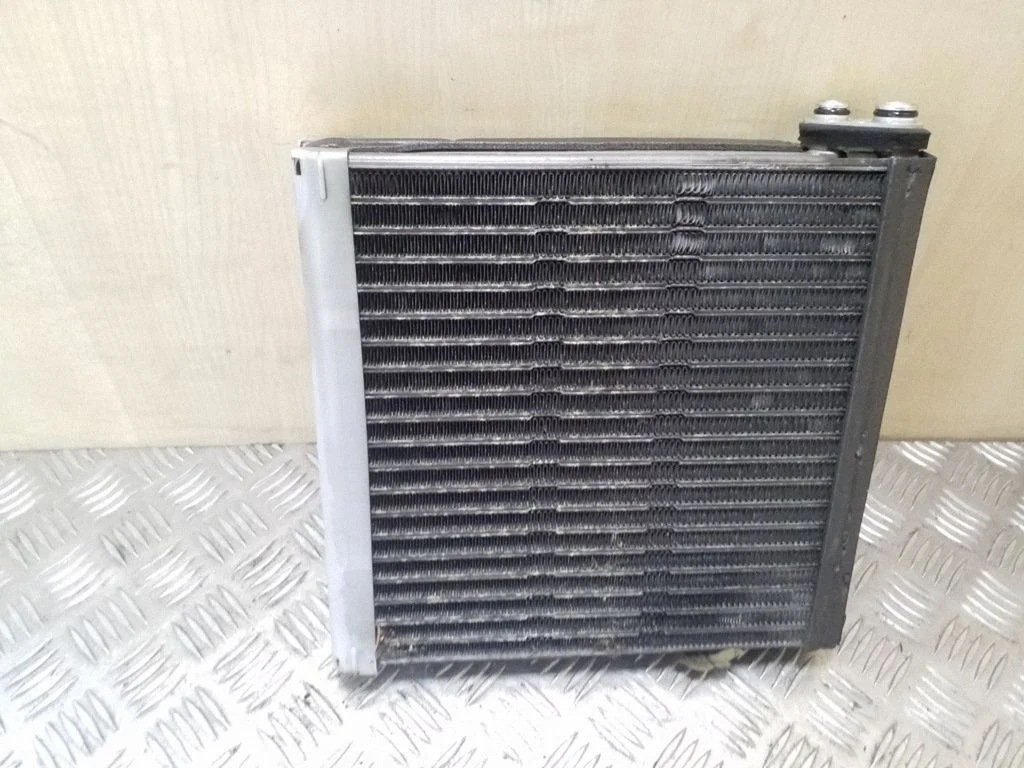 Air conditioning (A/C) radiator (interior) – Toyota Avensis T250 (2003-2006)