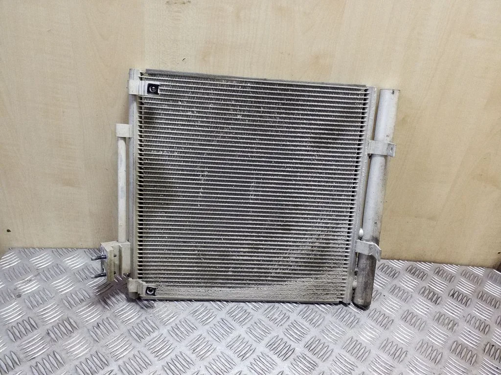 Kliimaseadme jahutusradiaator (kondensaator) – Tesla Model S (2012-)