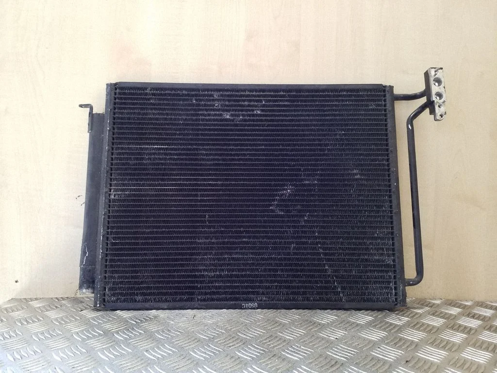 Gaisa kondicioniera dzesēšanas radiators (kondensators) 8381543