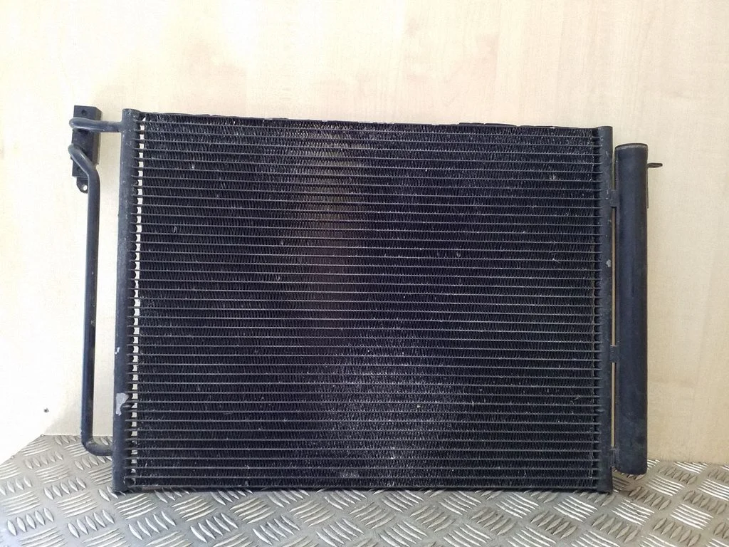 Kliimaseadme jahutusradiaator (kondensaator)