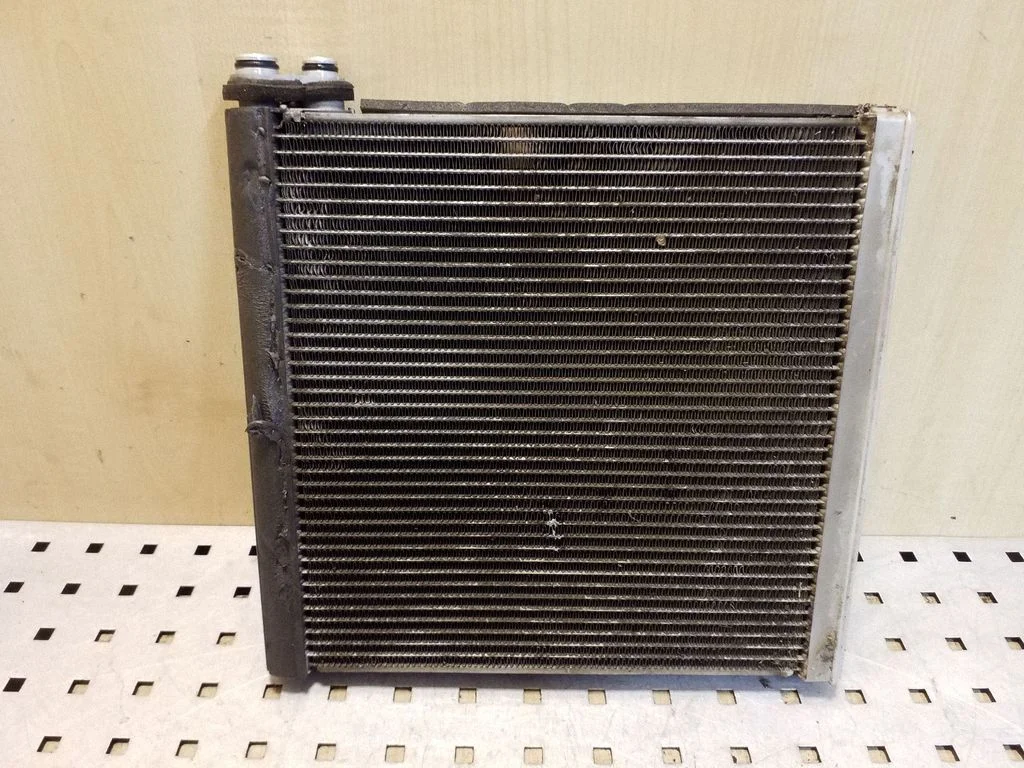 A/C cooling radiator (condenser)