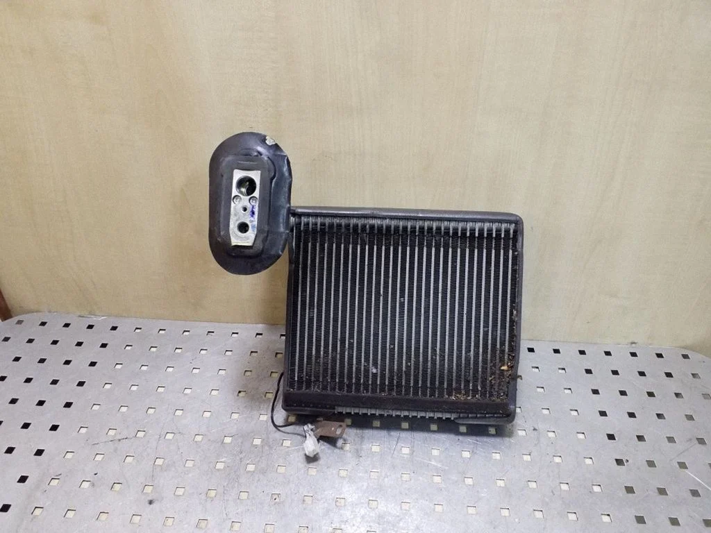 Kliimaseadme jahutusradiaator (kondensaator)