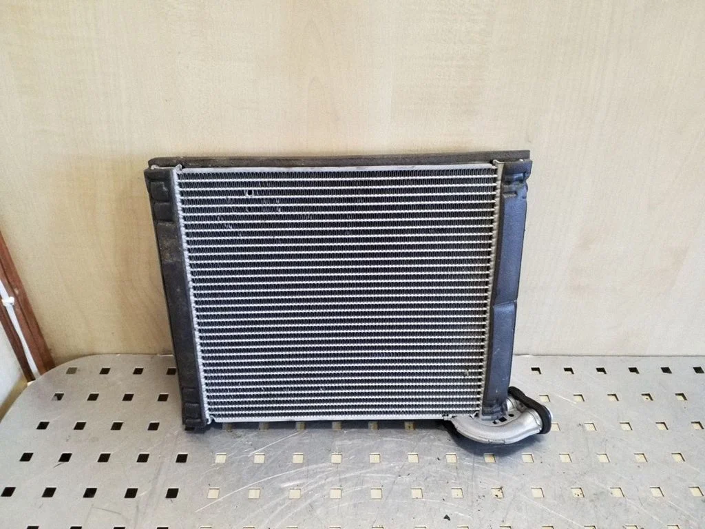 A/C cooling radiator (condenser)