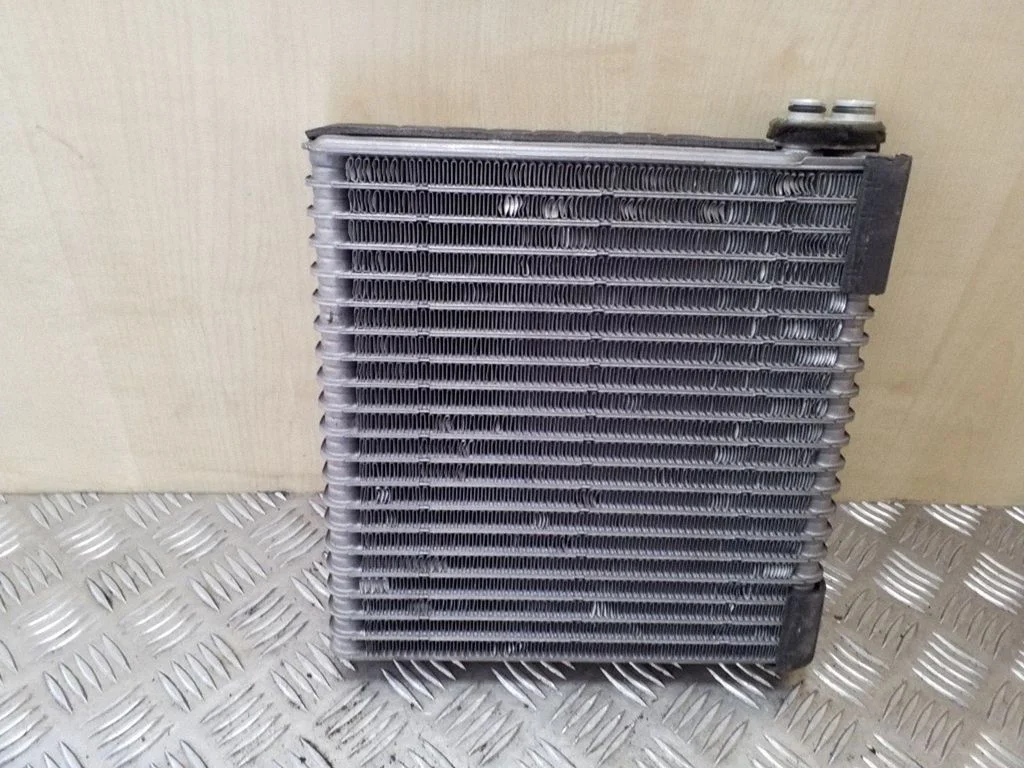 A/C cooling radiator (condenser)