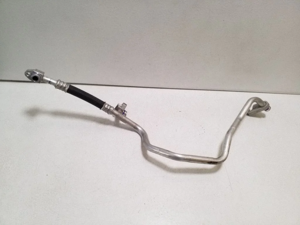 Air conditioning (A/C) pipe/hose 924503NL0B
