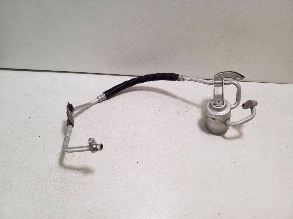 Air conditioning (A/C) pipe/hose 924903NL0B