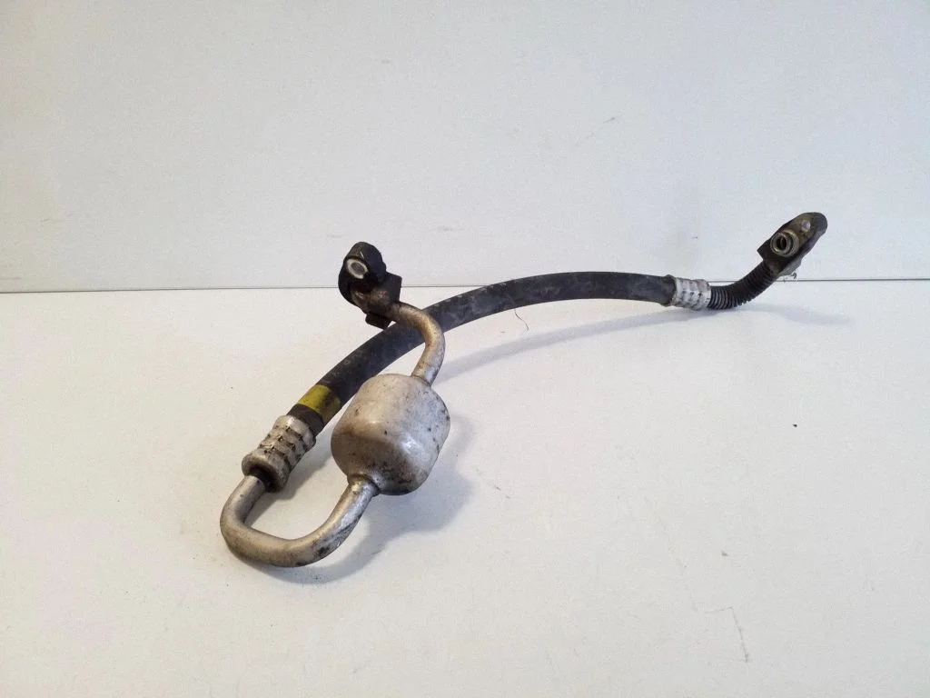 Air conditioning (A/C) pipe/hose
