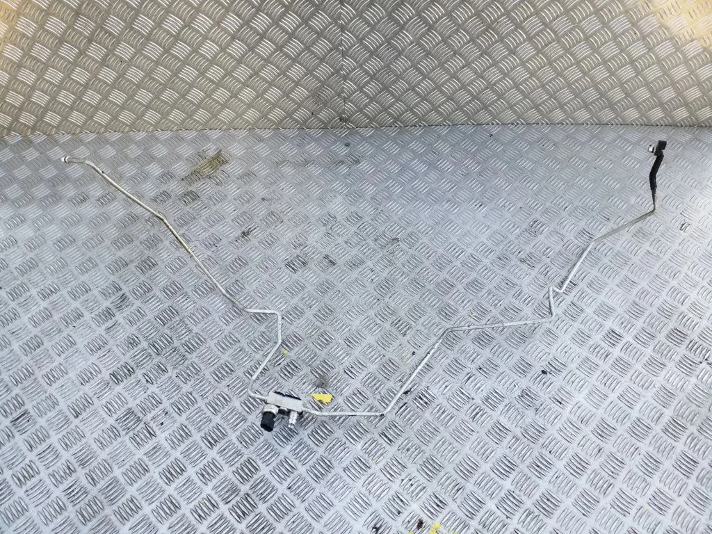 Air conditioning (A/C) pipe/hose
