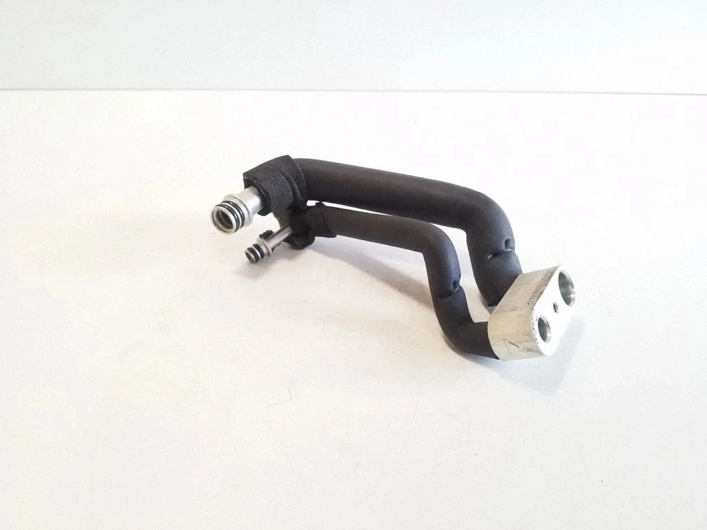 Air conditioning (A/C) pipe/hose