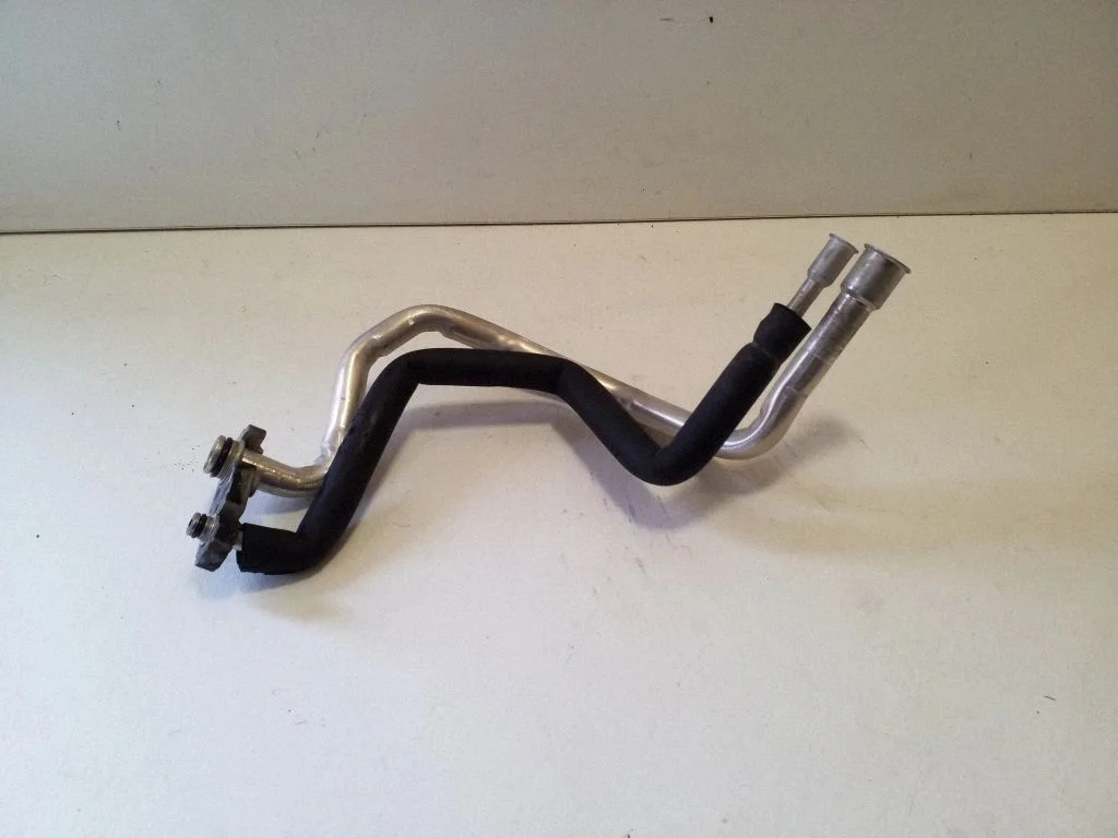 Air conditioning (A/C) pipe/hose