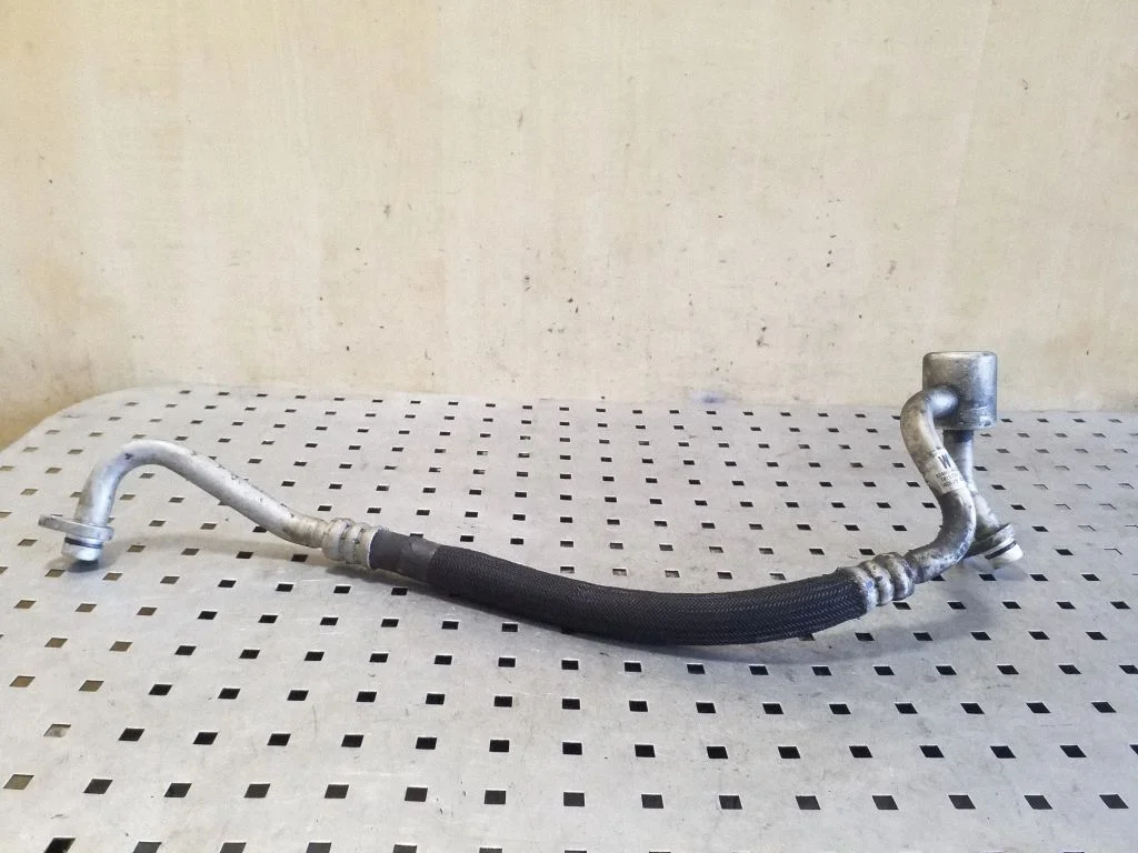 Air conditioning (A/C) pipe/hose 924804CE3A