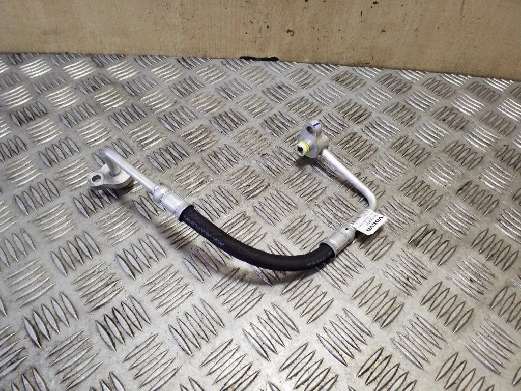Air conditioning (A/C) pipe/hose 31390897