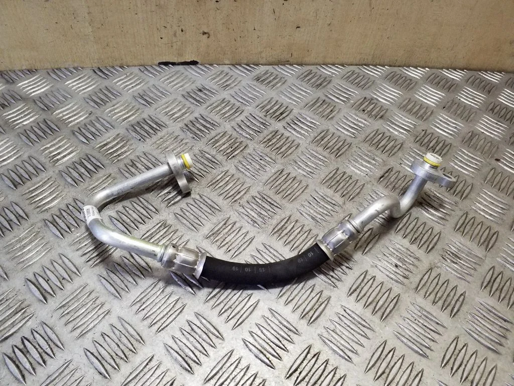 Air conditioning (A/C) pipe/hose 31390896