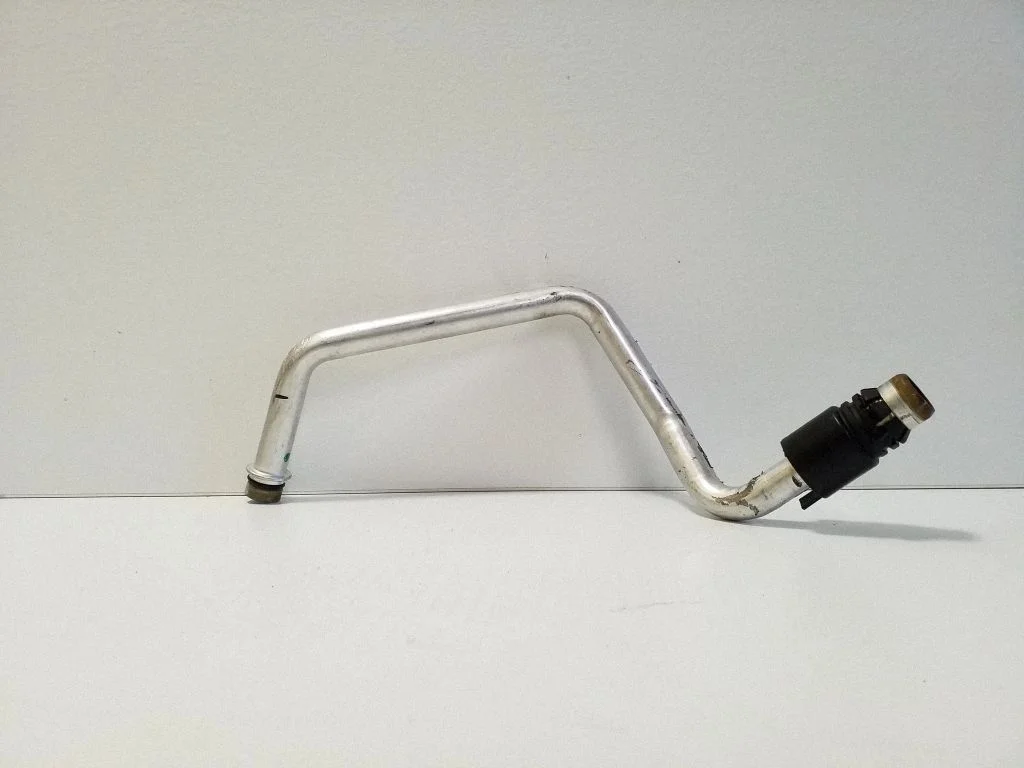 Air conditioning (A/C) pipe/hose