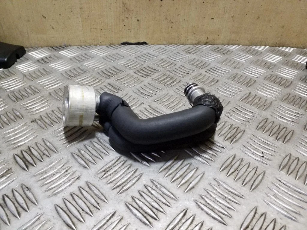 Air conditioning (A/C) pipe/hose