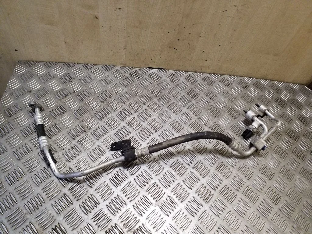 Air conditioning (A/C) pipe/hose