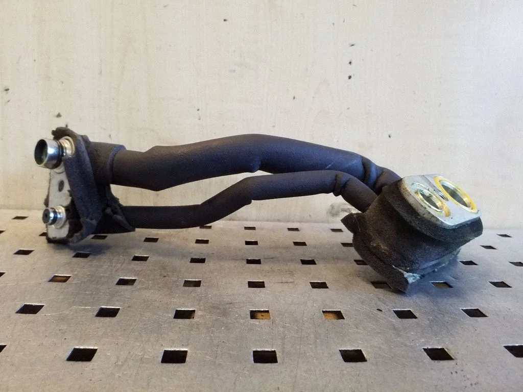 Air conditioning (A/C) pipe/hose
