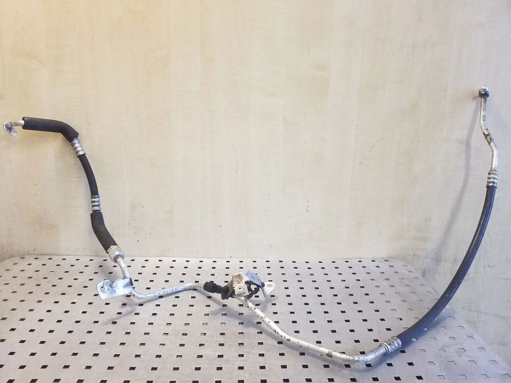 Air conditioning (A/C) pipe/hose – Renault Trafic II (X83) (2001-2014)