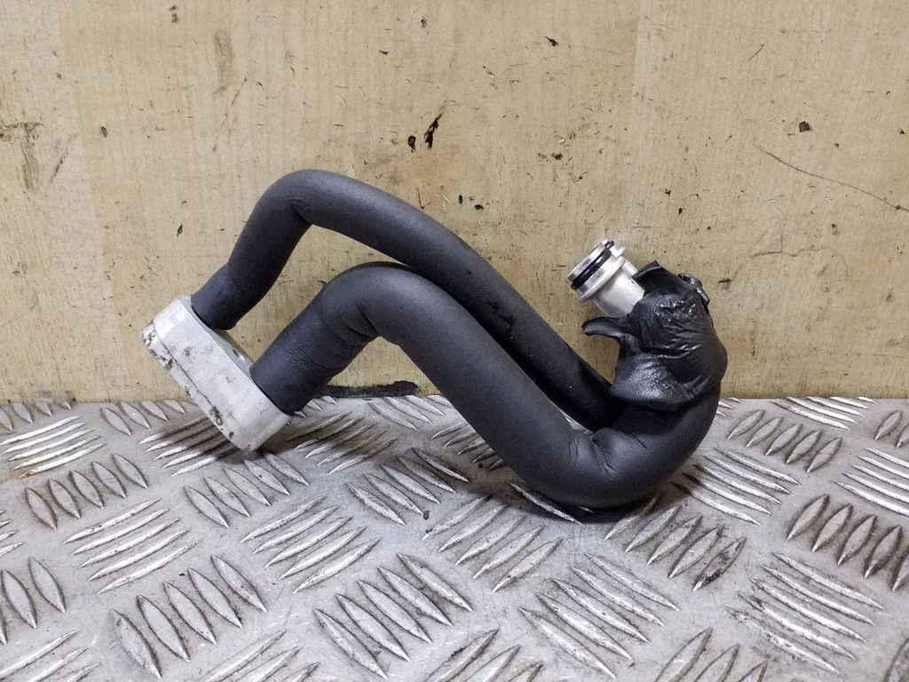 Air conditioning (A/C) pipe/hose