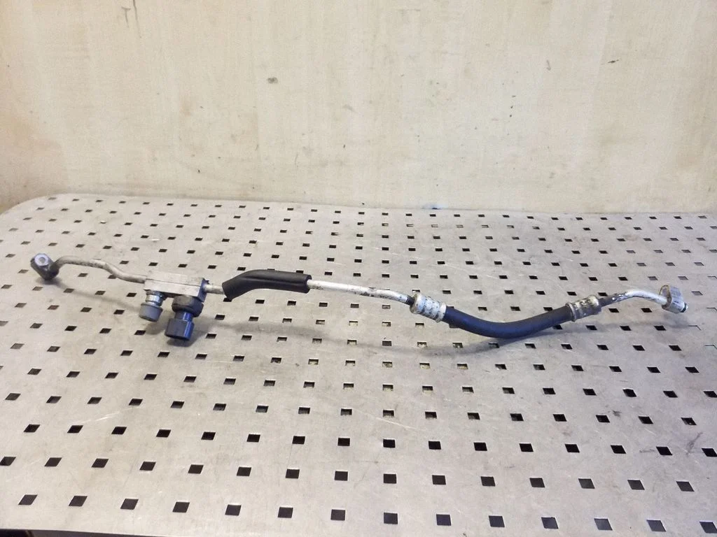 Air conditioning (A/C) pipe/hose 499000