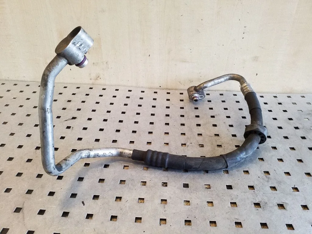 Air conditioning (A/C) pipe/hose
