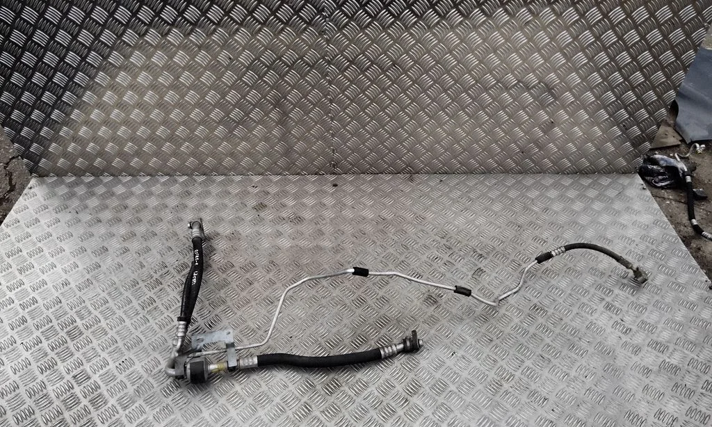 Air conditioning (A/C) pipe/hose