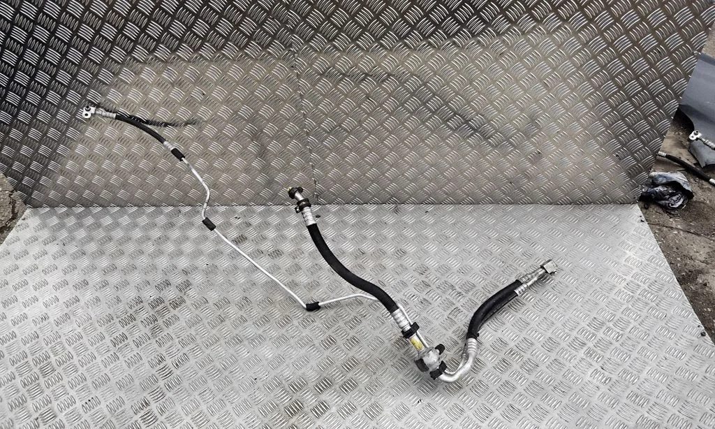 Air conditioning (A/C) pipe/hose
