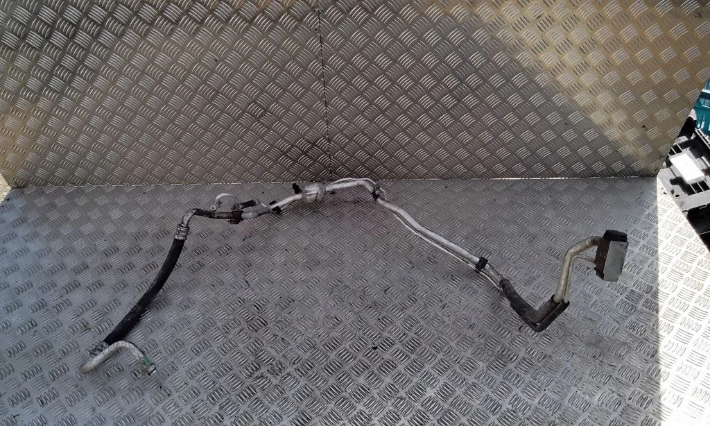 Air conditioning (A/C) pipe/hose