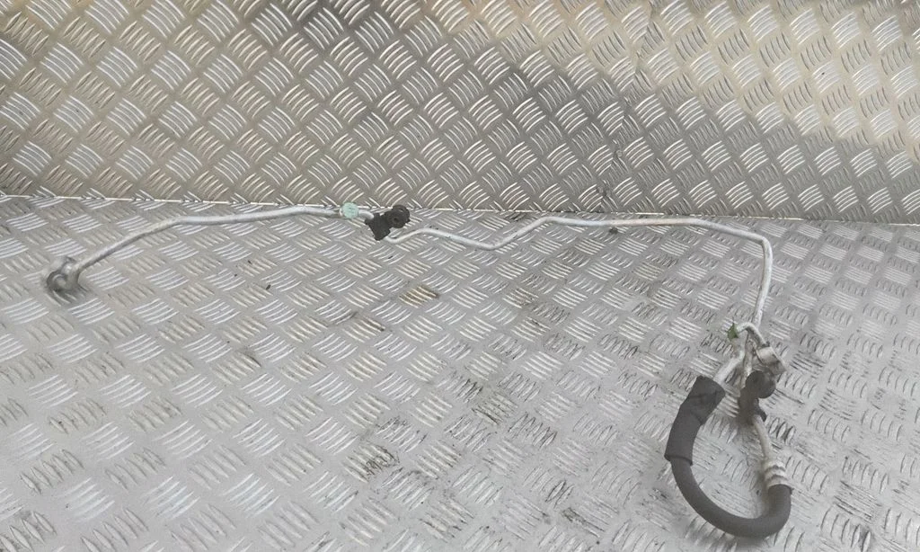 Air conditioning (A/C) pipe/hose