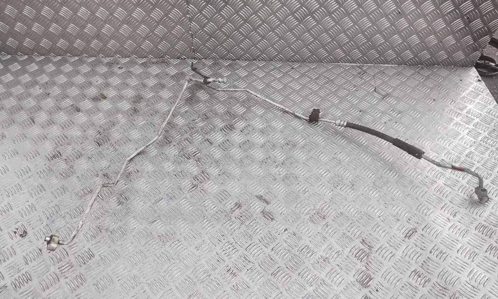 Air conditioning (A/C) pipe/hose