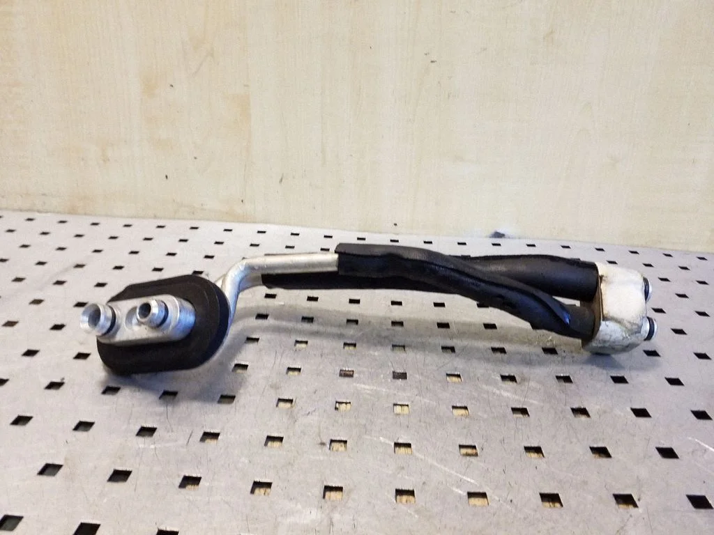 Air conditioning (A/C) pipe/hose