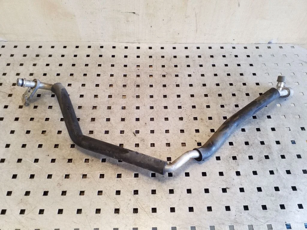 Air conditioning (A/C) pipe/hose